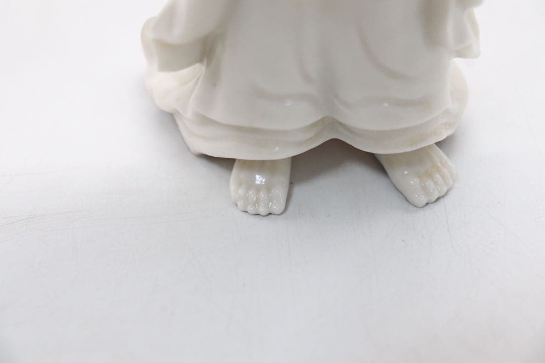 中国　徳化窯白磁　達磨　送料込み0927