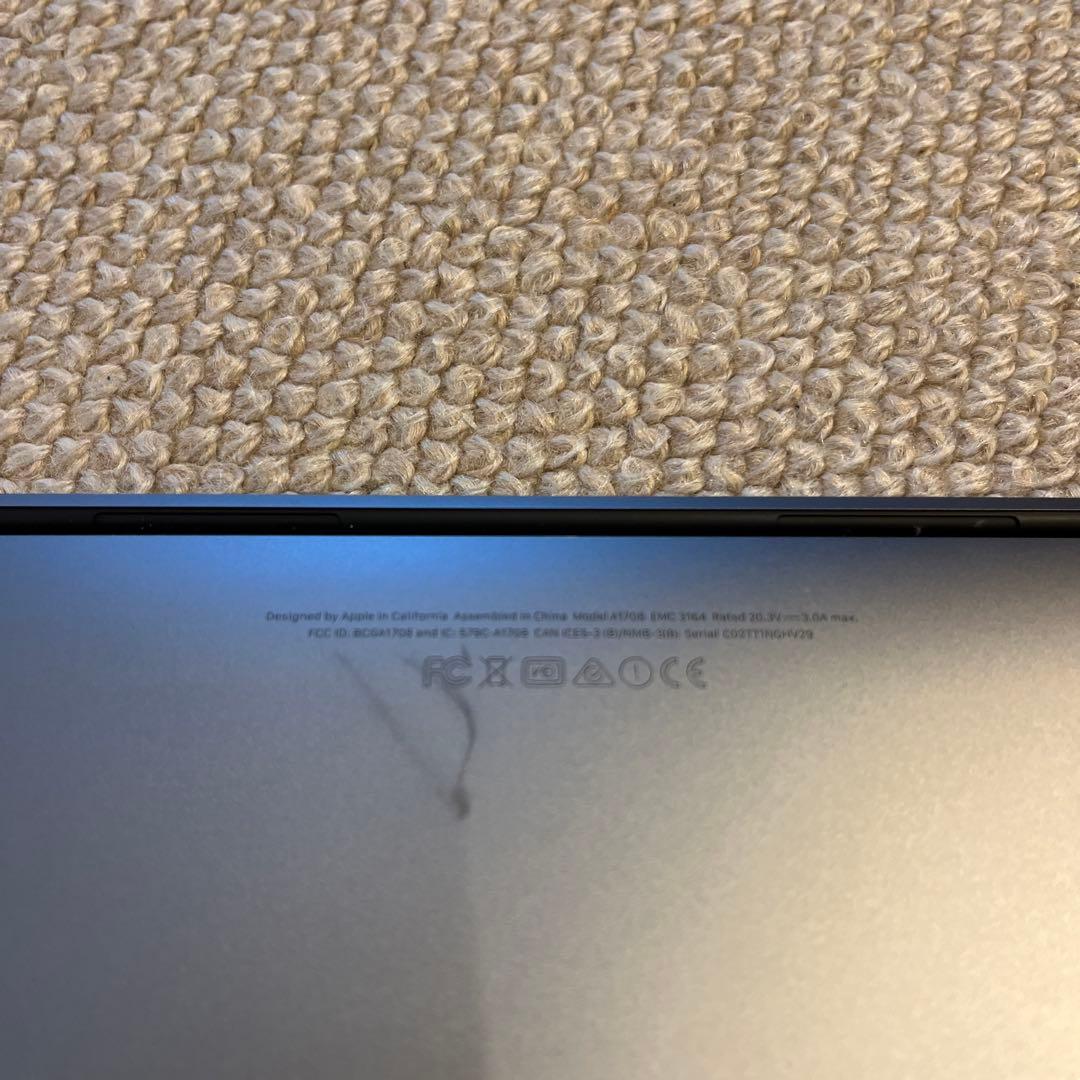 Mac book pro 13inch A1708 PC 【箱＆充電ケーブル】