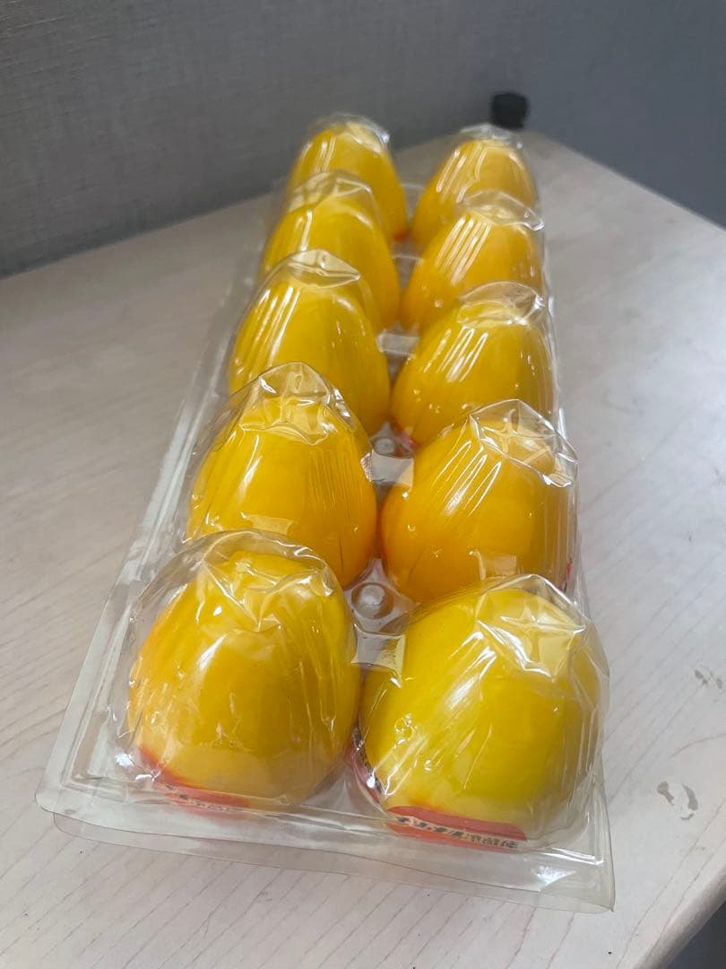 ナショナル冷蔵庫　黄色のおもちゃ入りプラスチック卵 10個セット