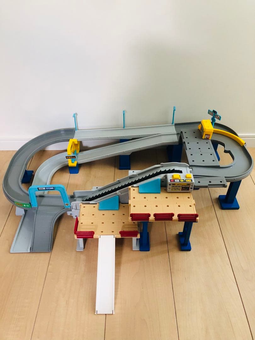 トミカ　パーキング・高速道路・ビルドシティ等色々セット