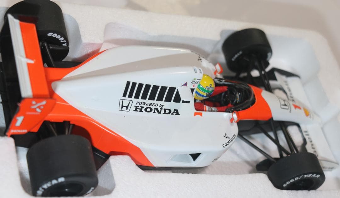 ビックスケール１／1８マクラーレン・ホンダMP4／6　セナ・コレクション　中古品