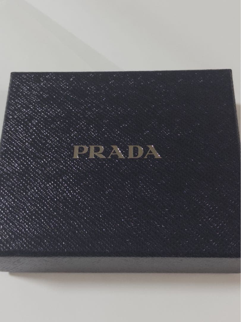 値下げ⭕️PRADA 二つ折り財布 ブラック