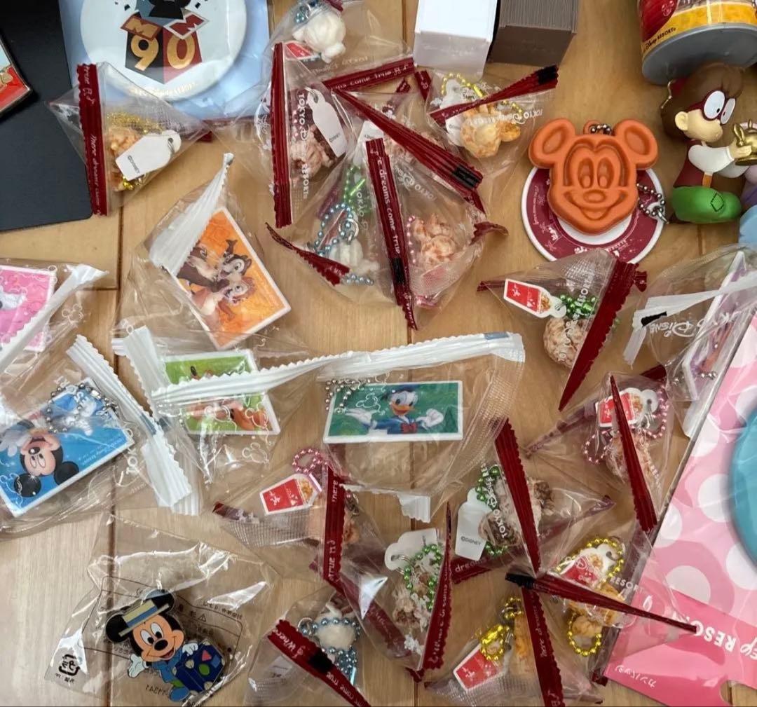 ディズニー　ロジャーラビット　チップ　デール　ミニチュアフィギュア　ピンバッジ