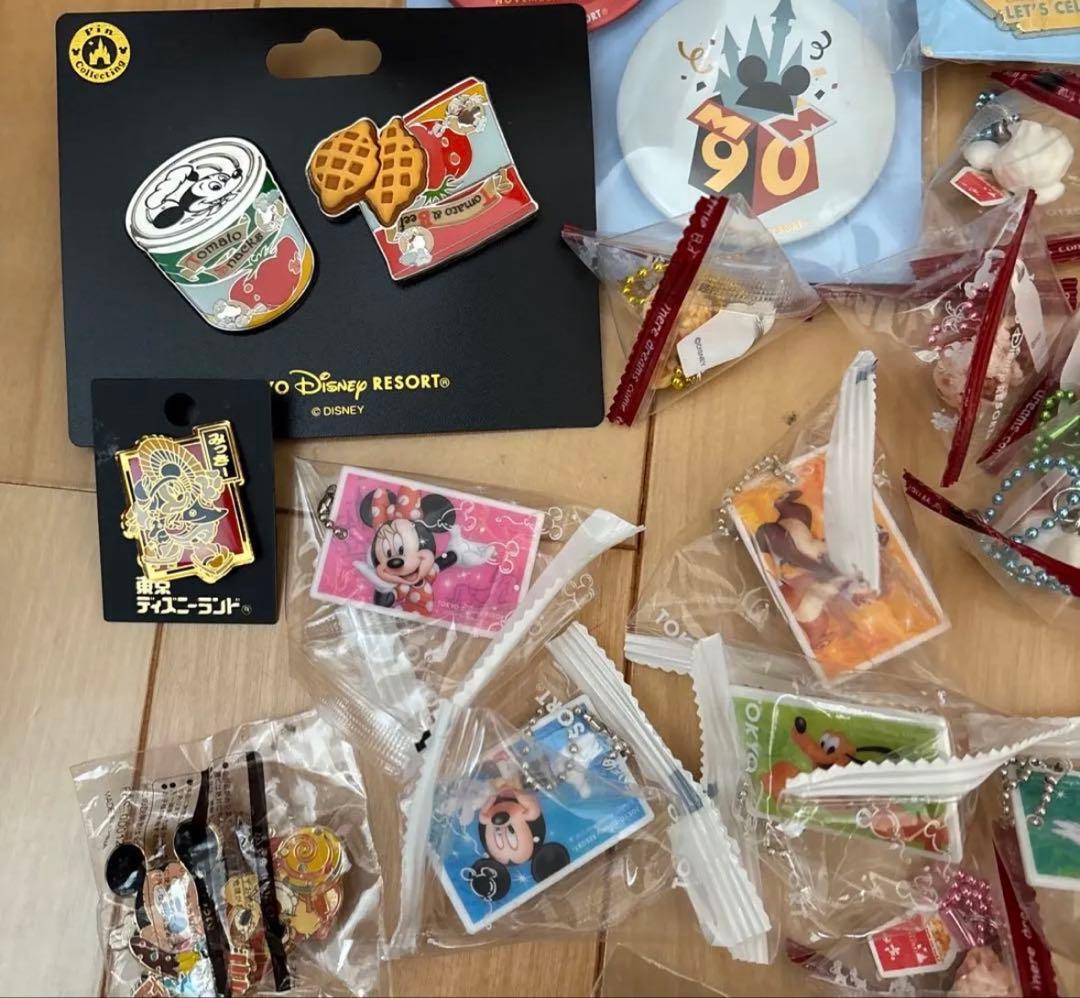 ディズニー　ロジャーラビット　チップ　デール　ミニチュアフィギュア　ピンバッジ