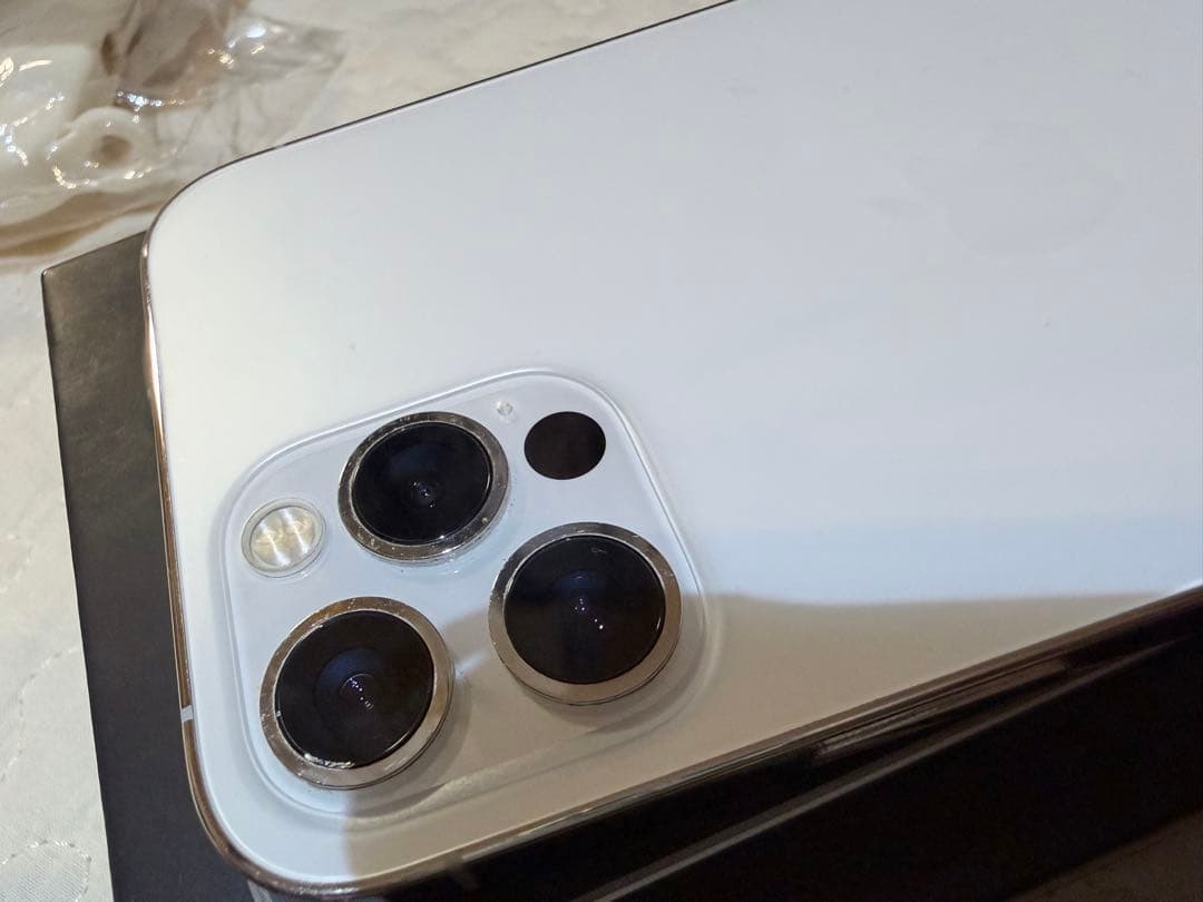 Apple iPhone 12 Pro 256GB ホワイト おまけケース付き