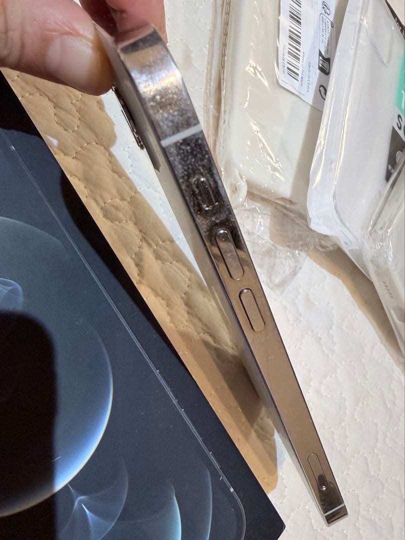 Apple iPhone 12 Pro 256GB ホワイト おまけケース付き