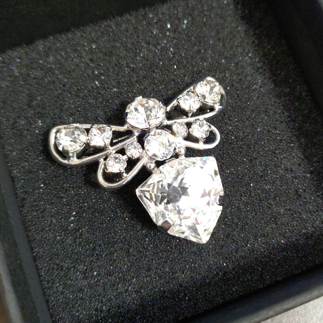 René 蜂モチーフブローチ　新品未使用