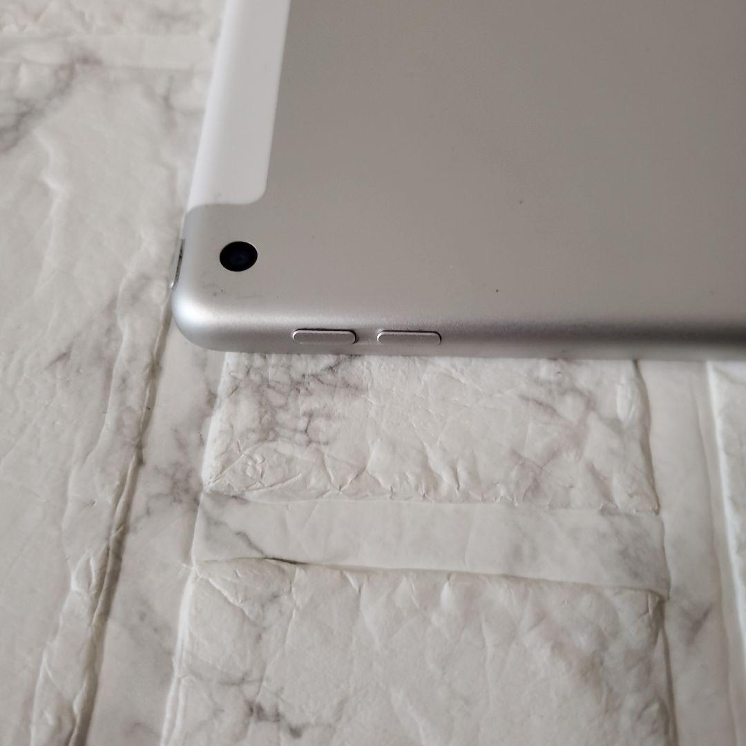 241 iPad 8世代 32GB SIMフリー シルバー