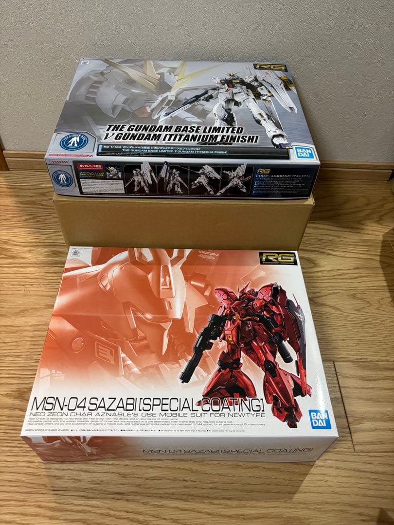 RG Vガンダム&サザビー セット　BANDAI専用輸送箱で対応いたします
