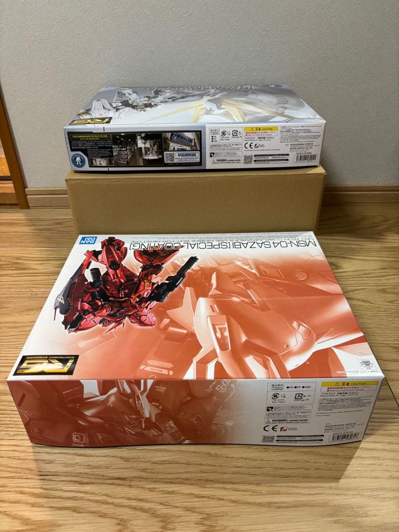 RG Vガンダム&サザビー セット　BANDAI専用輸送箱で対応いたします