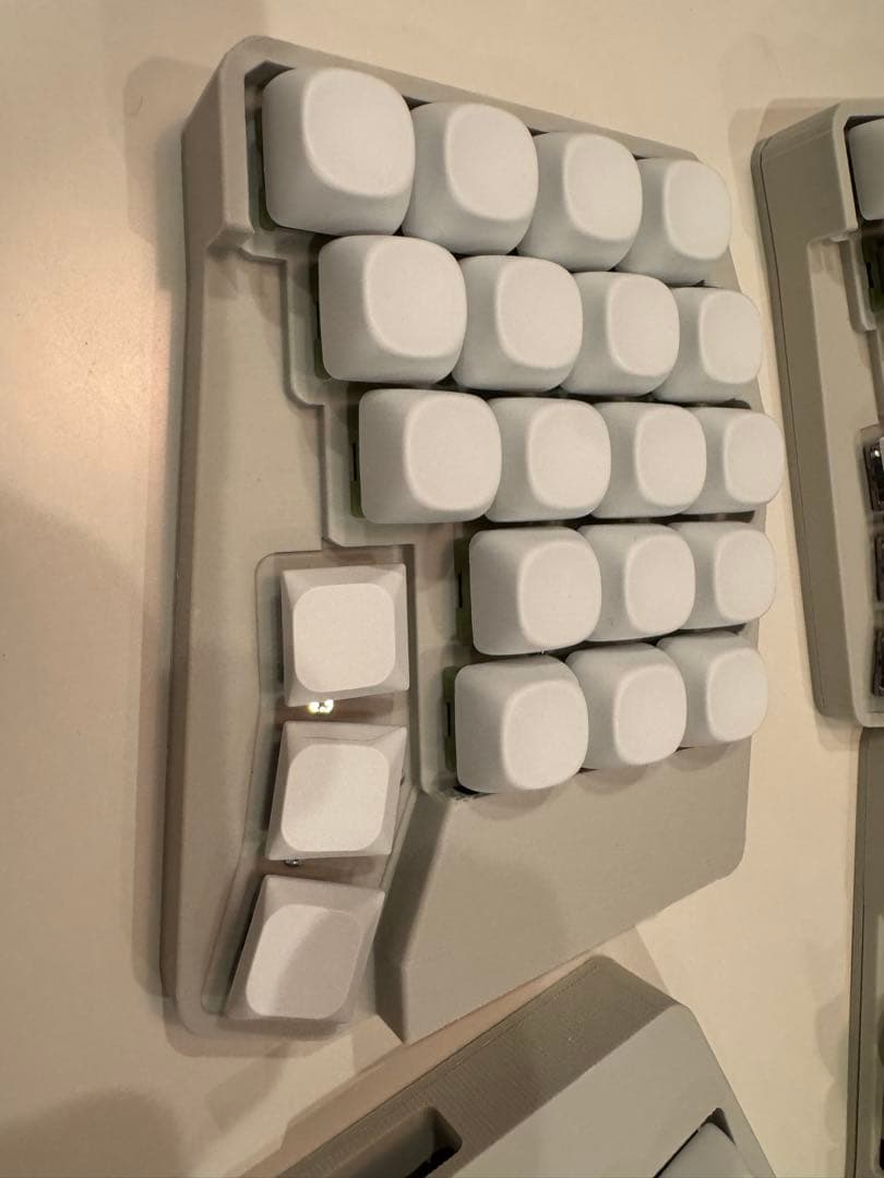 や*ち様 【新品】keyball39 マットボーンホワイト　完成品