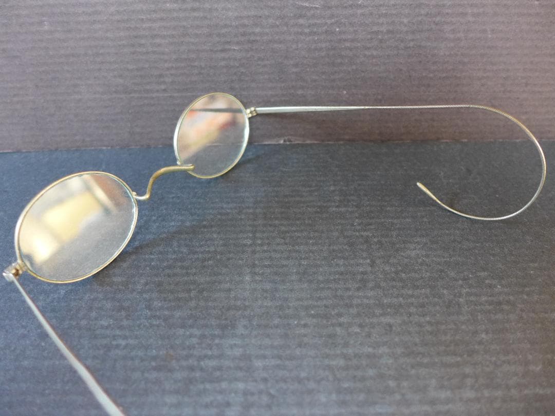 時代物　アンティークメガネ　金属フレーム　楕円形状眼鏡　軍人メガネ？　レトロ