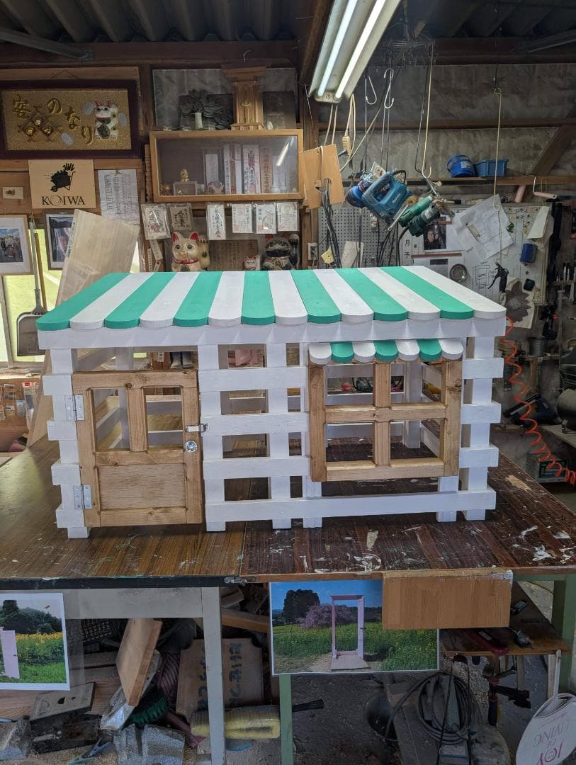木製犬小屋 ホワイトとグリーンストライプ