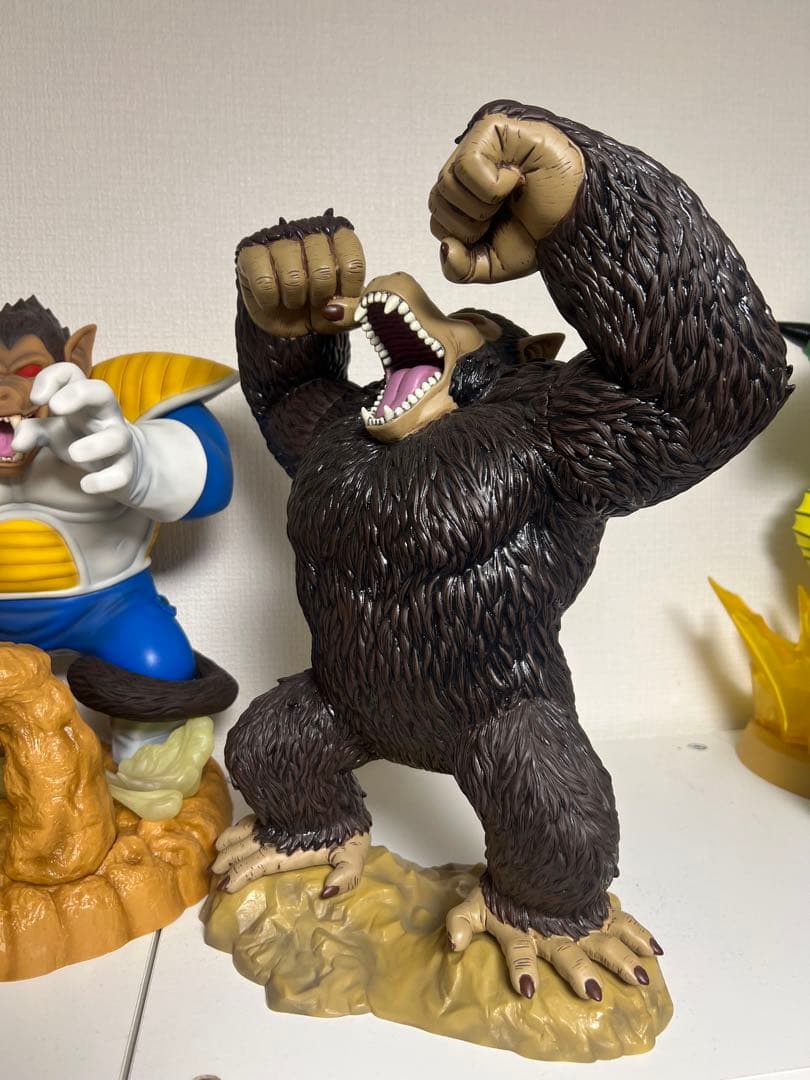 大人気！大猿フィギュア三体セット！大猿クリアディスプレイ付き♪