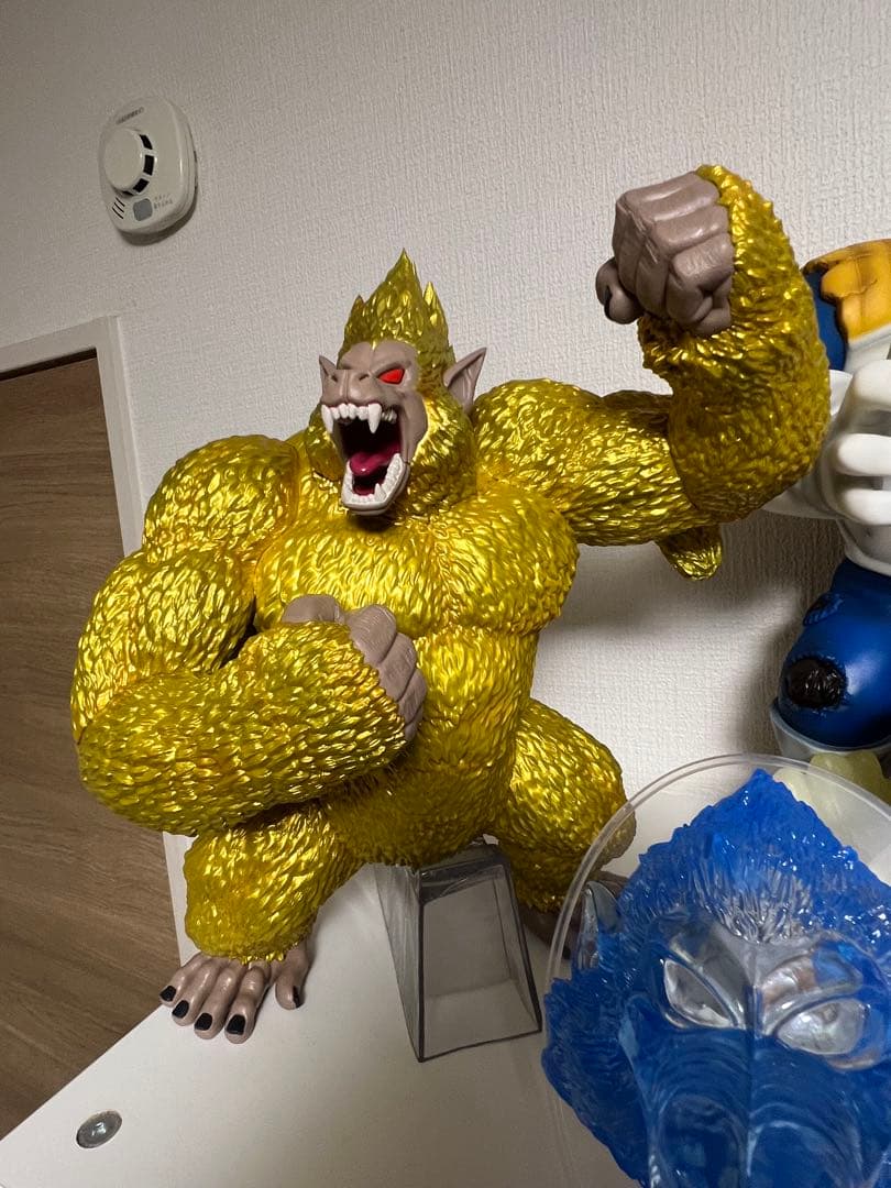 大人気！大猿フィギュア三体セット！大猿クリアディスプレイ付き♪