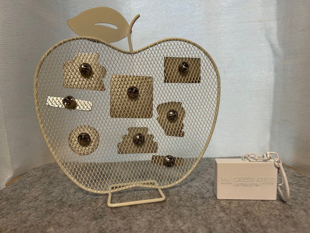 Mrs.GREENAPPLE ホワイトラウンジ　ピンバッジ