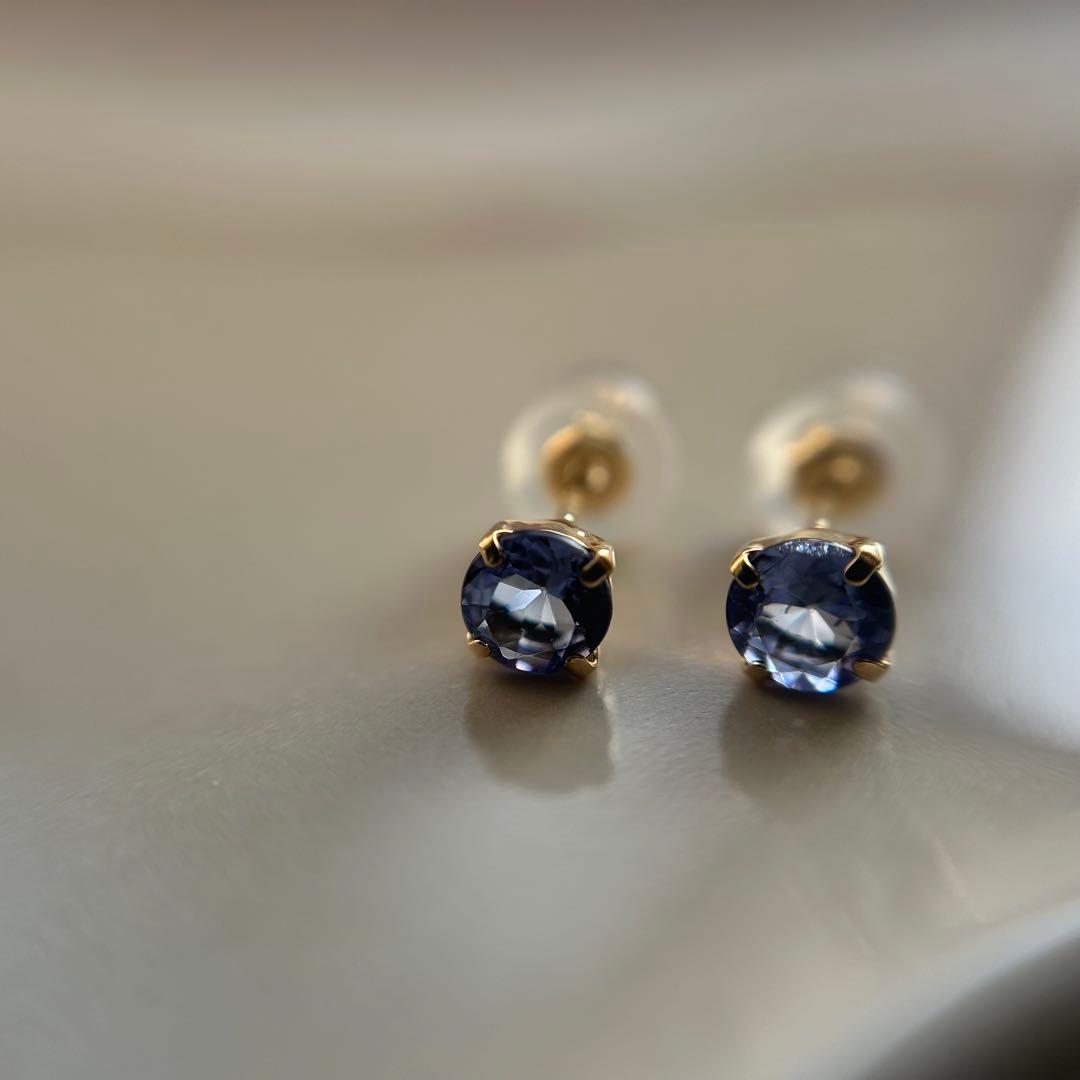 新品未使用　k18 YGタンザナイト0.23ct×2 スタッドピアス　18金