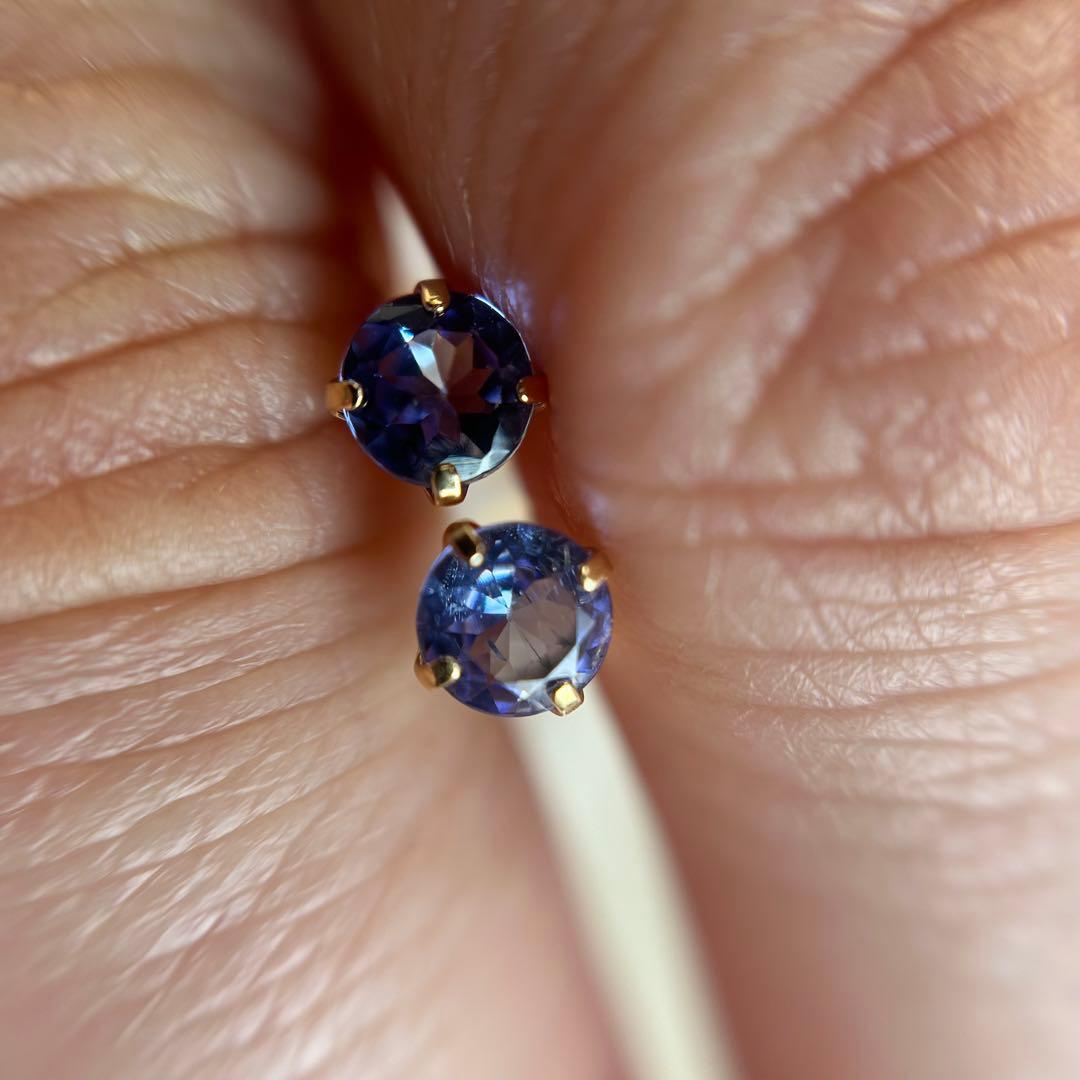 新品未使用　k18 YGタンザナイト0.23ct×2 スタッドピアス　18金