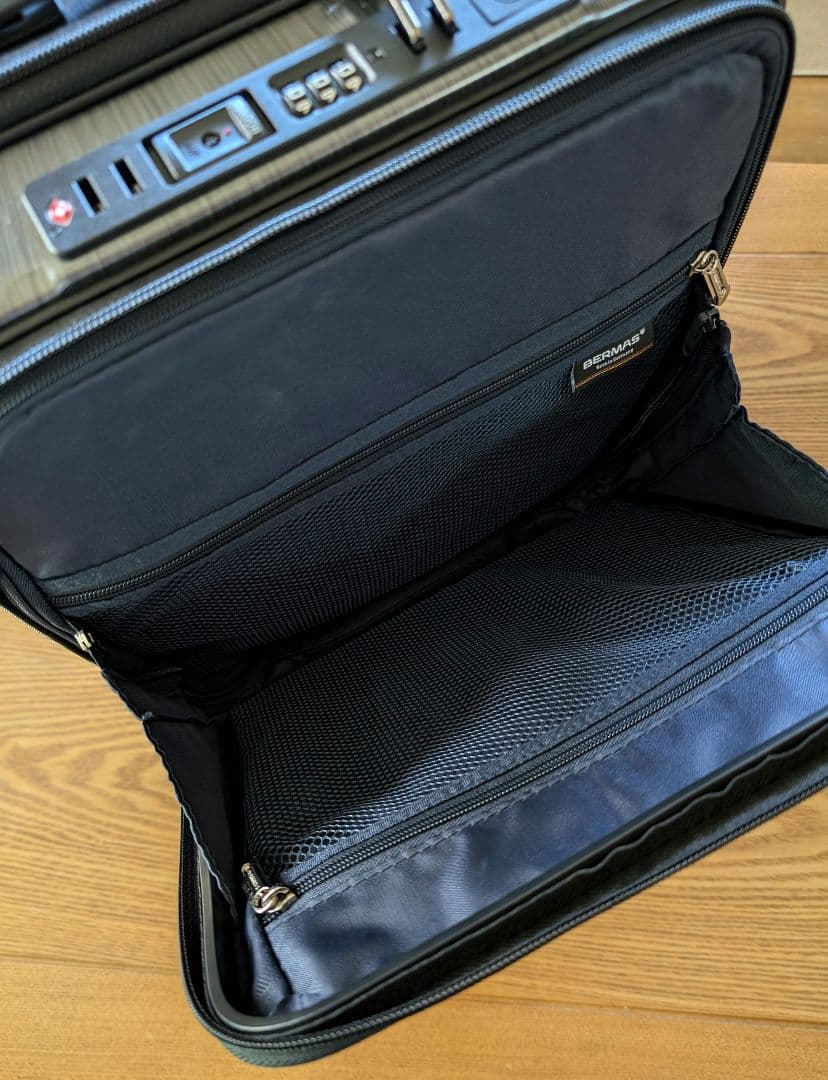 BERMAS☆インターシティ　ロッカー　機内持ち込み　22L