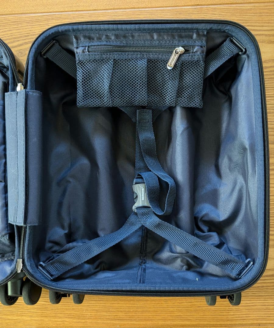 BERMAS☆インターシティ　ロッカー　機内持ち込み　22L