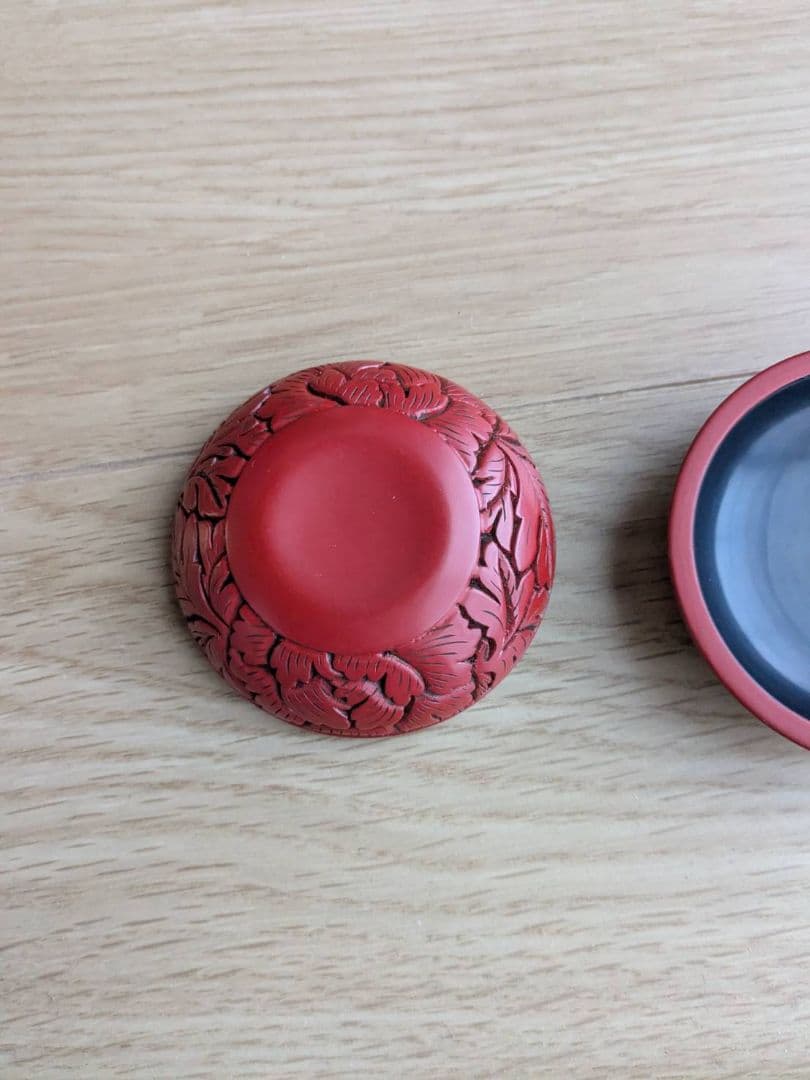 堆朱　香合　漆芸　三野原晃一作 牡丹彫