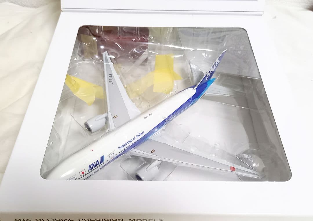 全日空商事 1/200 NH20077 ANA B777-200 JA714A