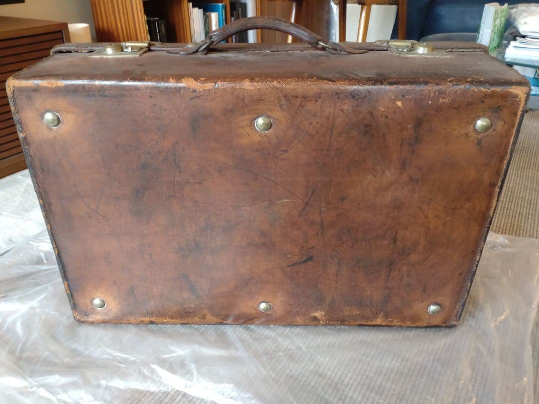 アンティーク ブラウンレザーケース