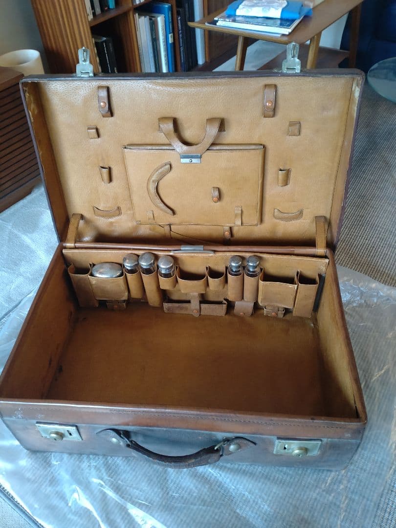 アンティーク ブラウンレザーケース