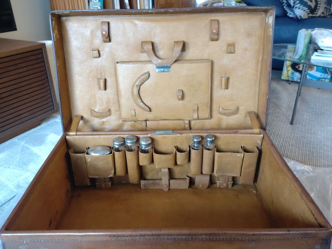 アンティーク ブラウンレザーケース