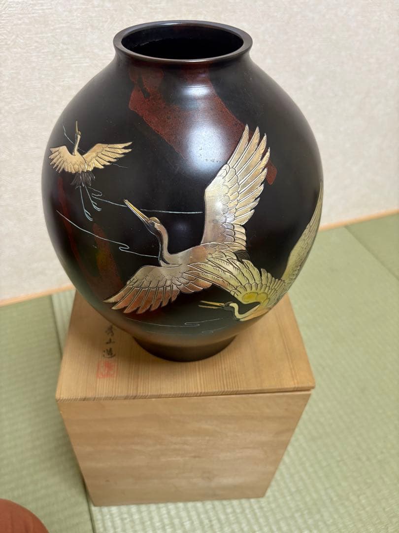 黒色陶器花瓶 鶴の金箔装飾