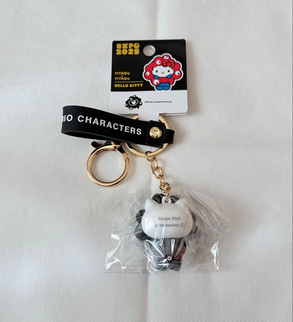 万博　キティ　サンリオ ミャクミャク　なりきり立体マスコットキーホルダー 黒