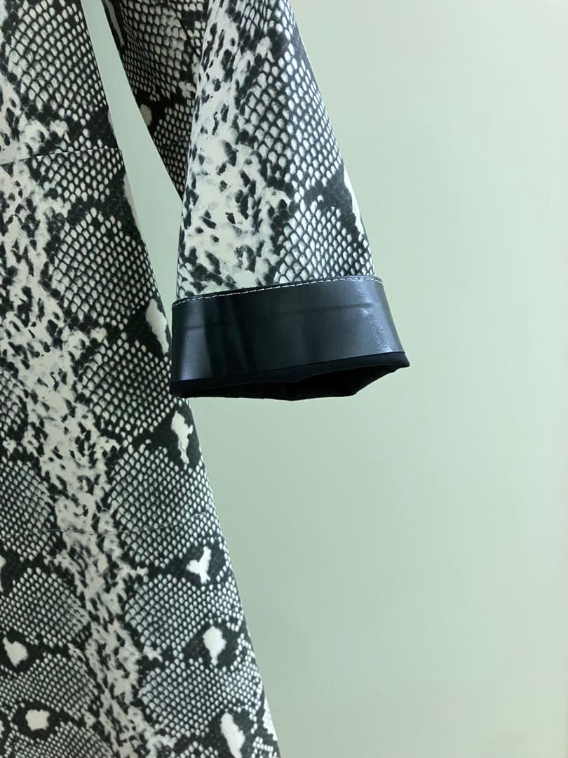 【MACKINTOSH×HYKE】パイソン柄 チェスター コート