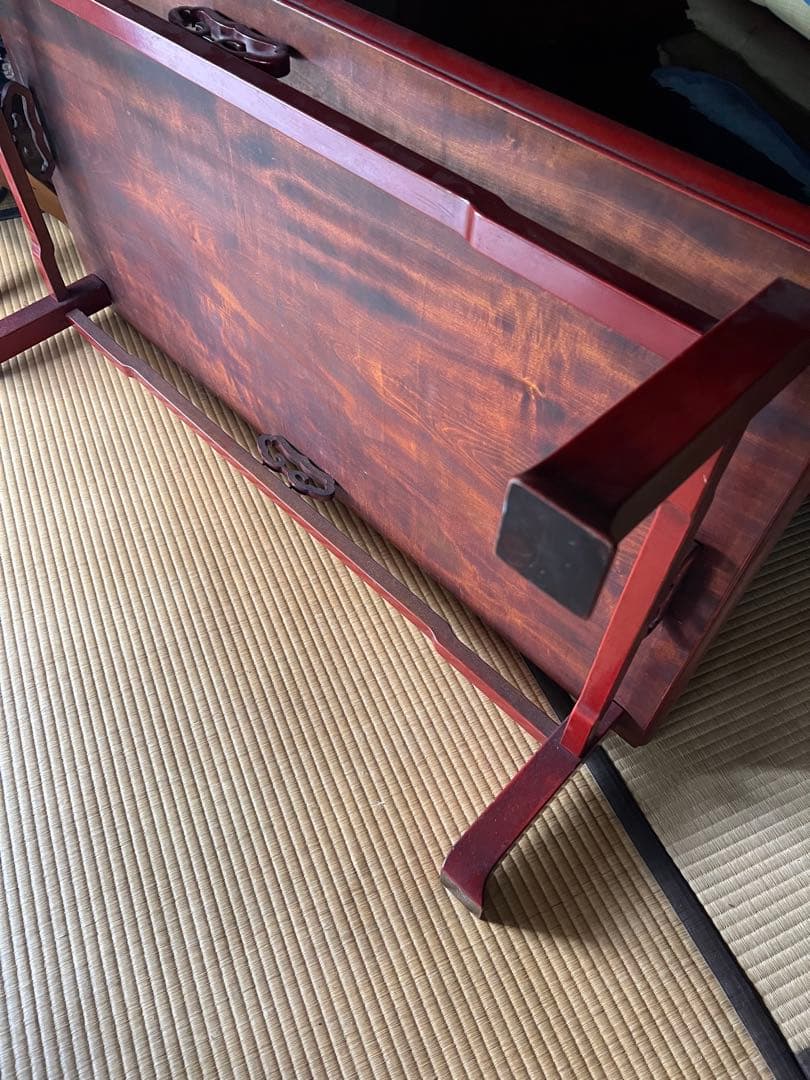 赤い座卓　128x70センチ