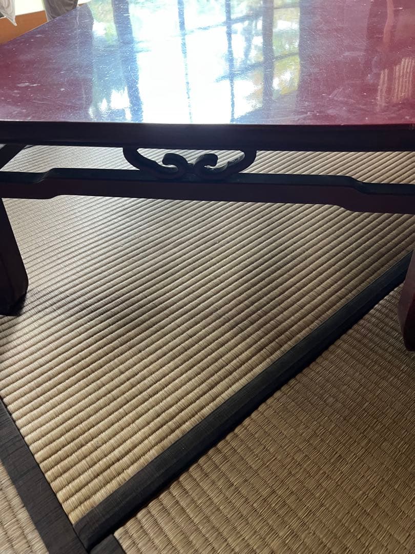赤い座卓　128x70センチ