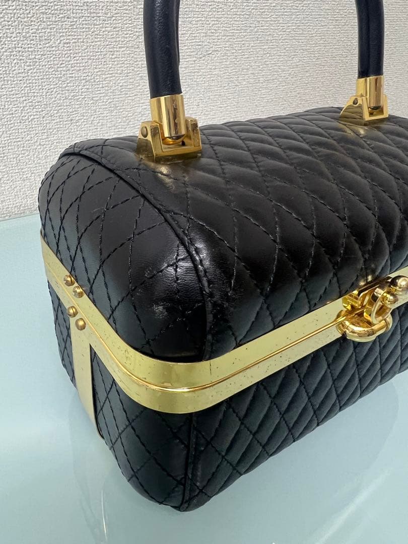 黒いキルティングパーティーバッグ