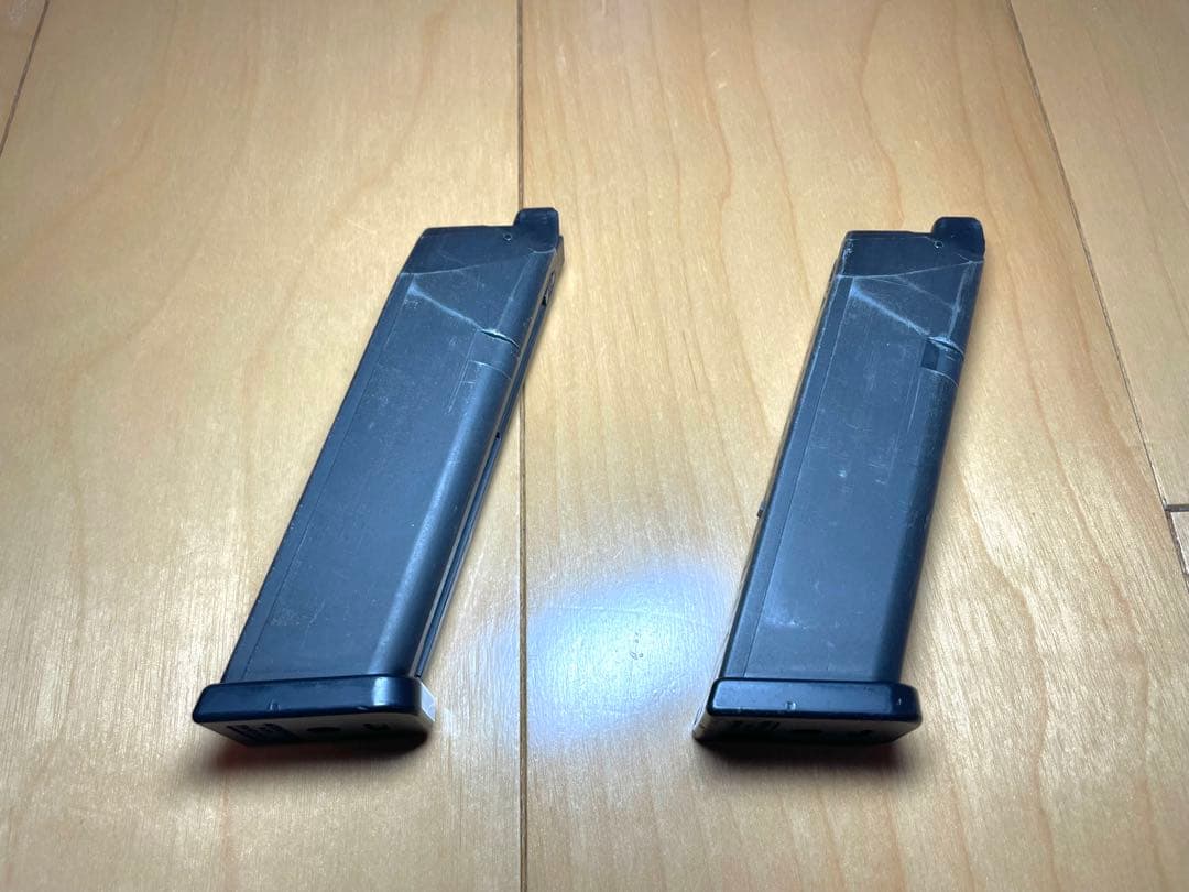 東京マルイ　グロック17 GEN4 カスタムパーツ組込　マガジン2本付　ガスブロ