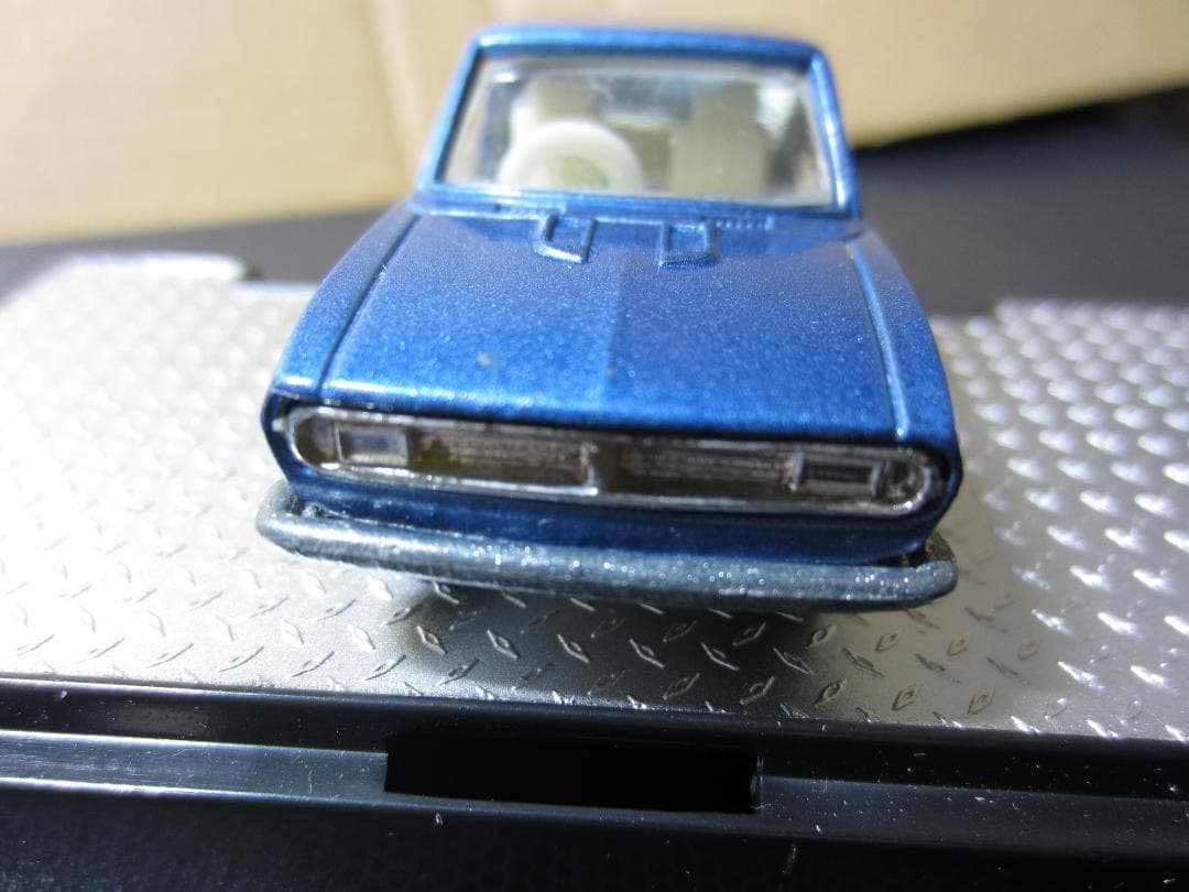 【香港トミカ】マツダ カペラ２ドアクーペ／青／グリル造型あり