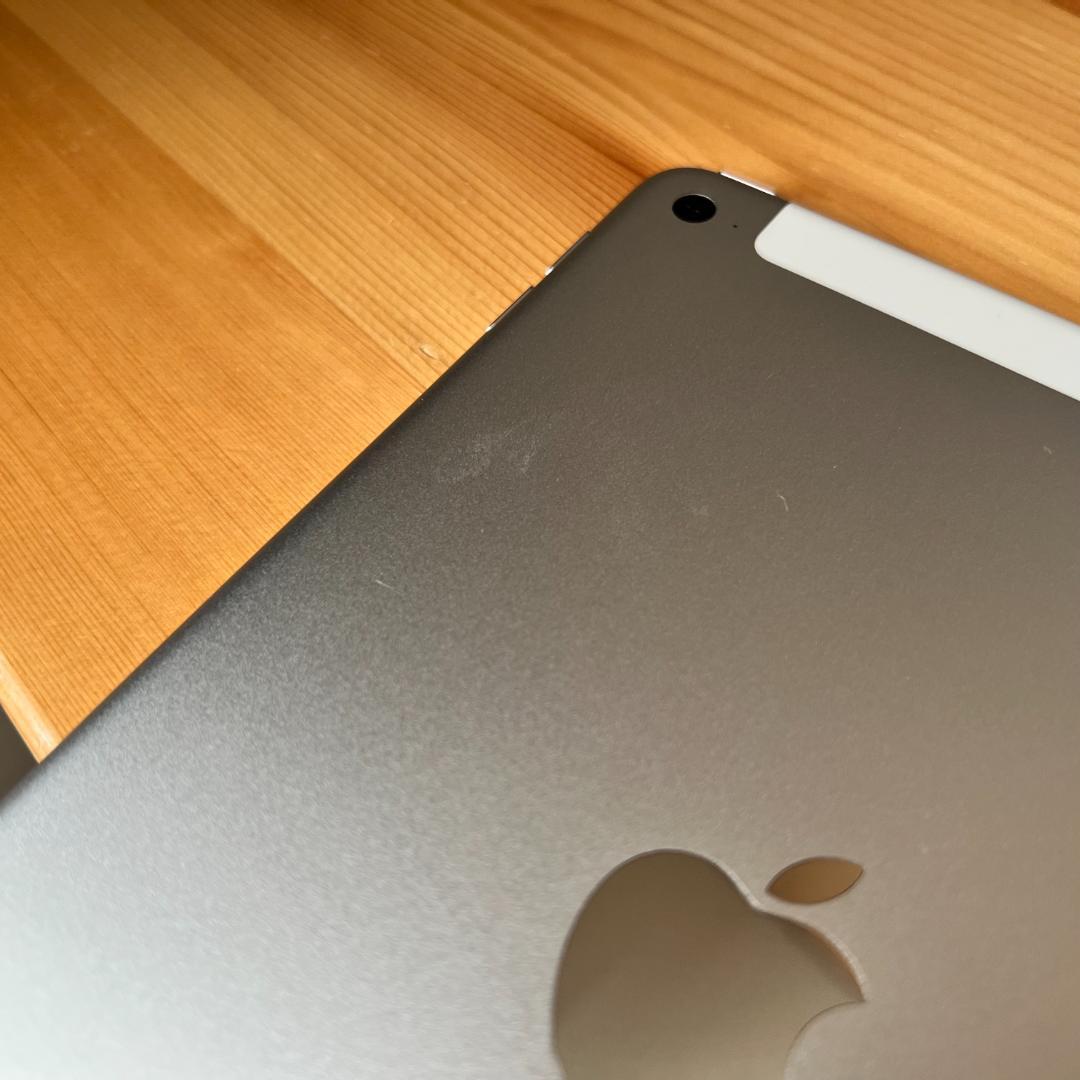 iPad mini 4 32GB A1550 docomo シルバー