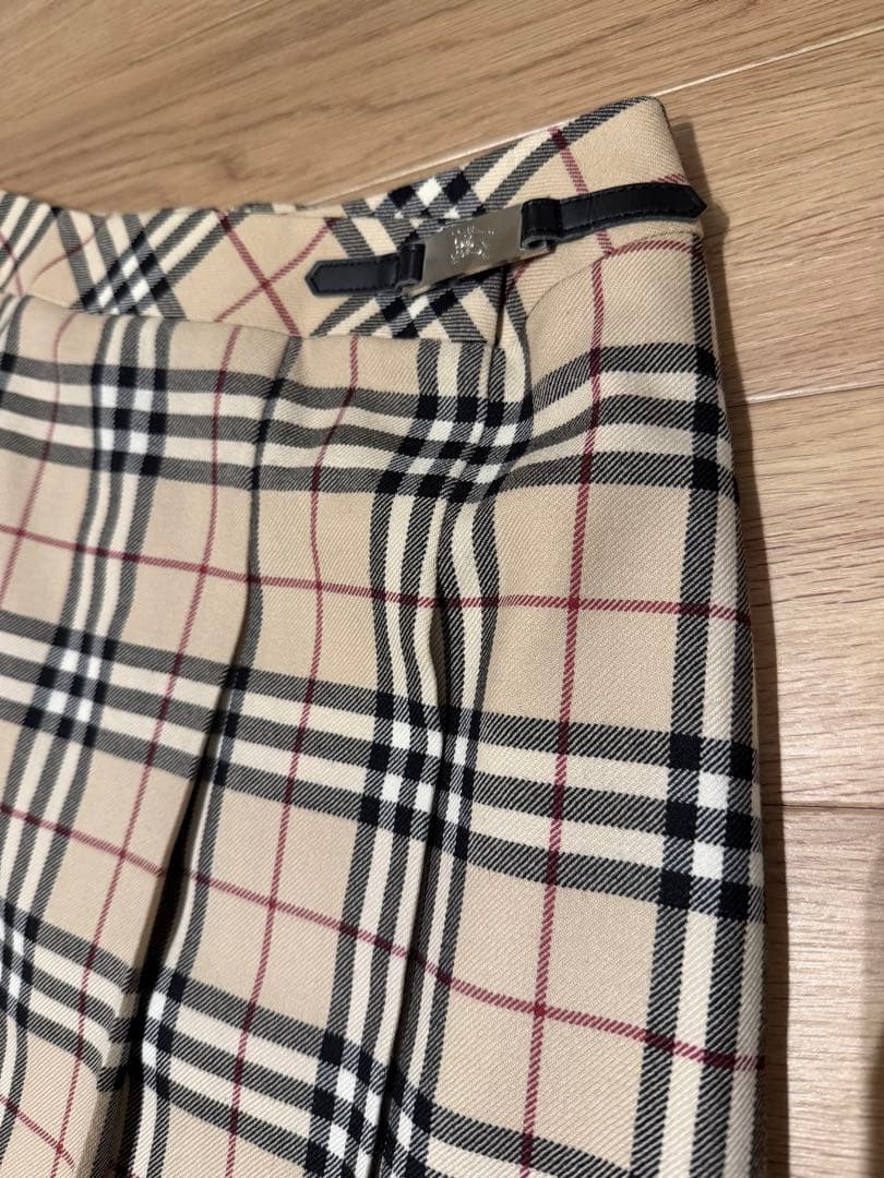 新品未使用　バーバリー　BURBERRY ベージュ　プリーツスカート