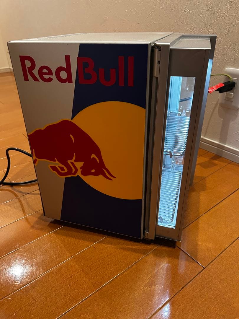 Red Bullレッドブル小型冷蔵庫 限定非売品 ショーケース　実働品　美品