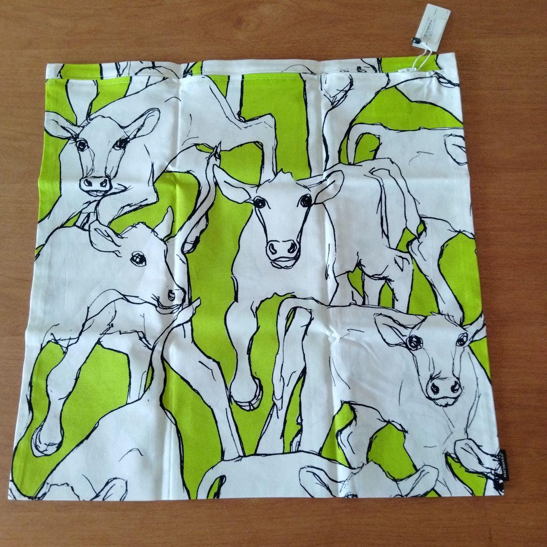 ゆかぴ♪新品　マリメッコ　牛柄　イルタヴィッリ　クッションカバー