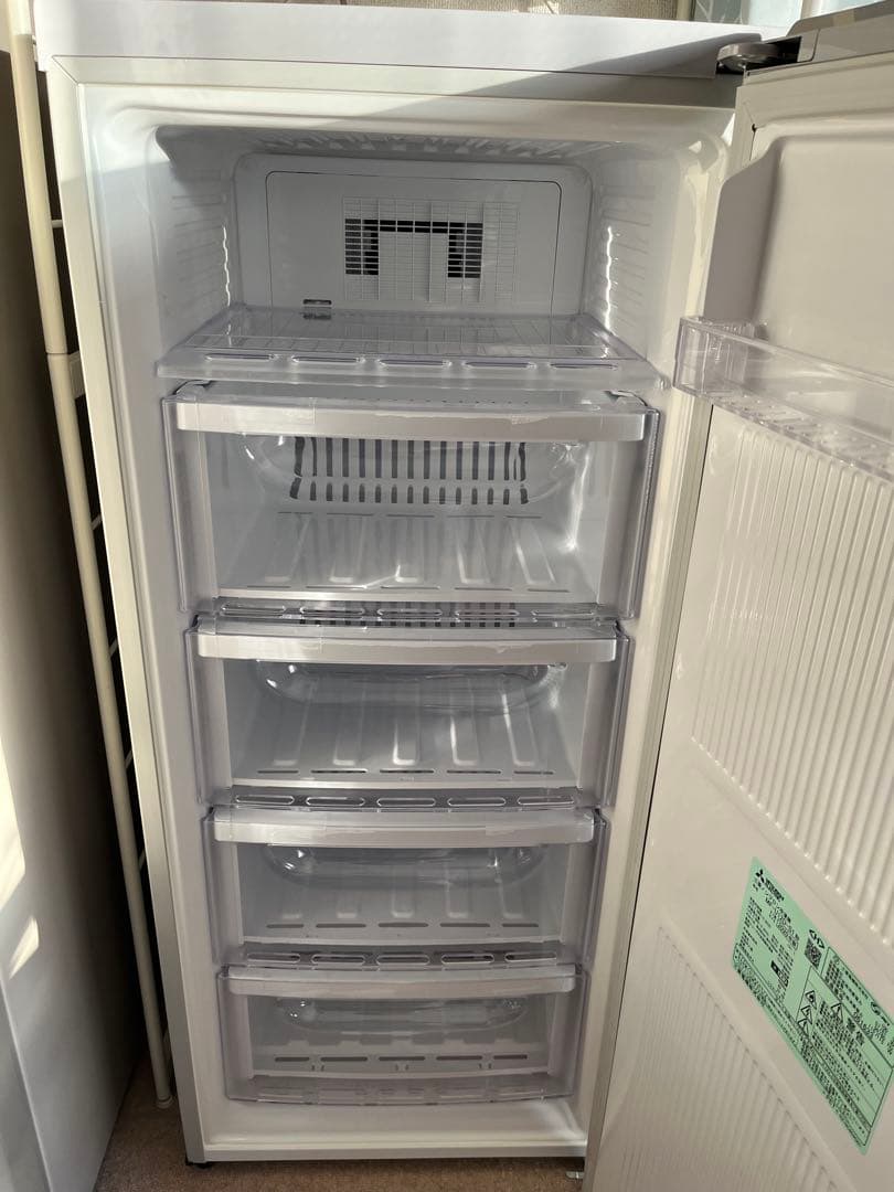 【送料込み】 三菱冷凍庫 121L MF-U21D-S1 美品