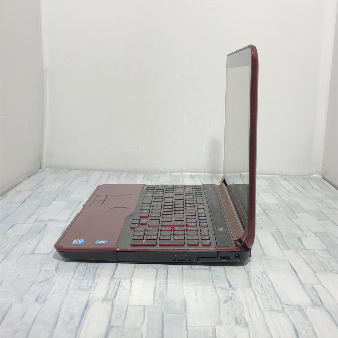 富士通 ノートパソコン本体 Core i7/SSD640GB/8GB/Win10