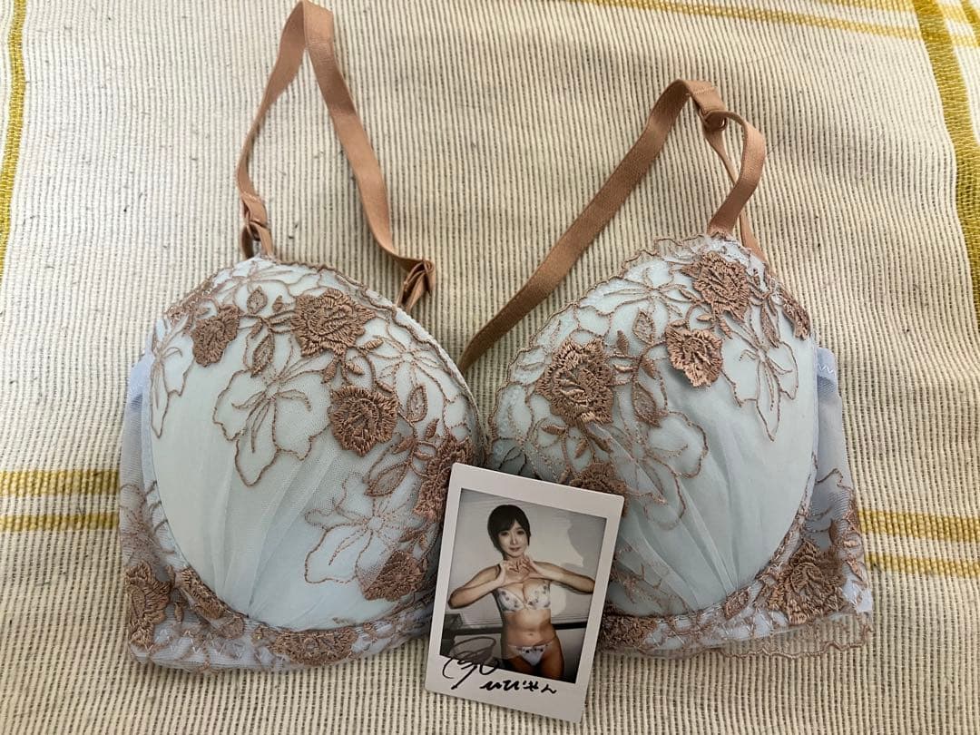 大槻ひびき直筆サイン入りチェキ＋着用洋服など