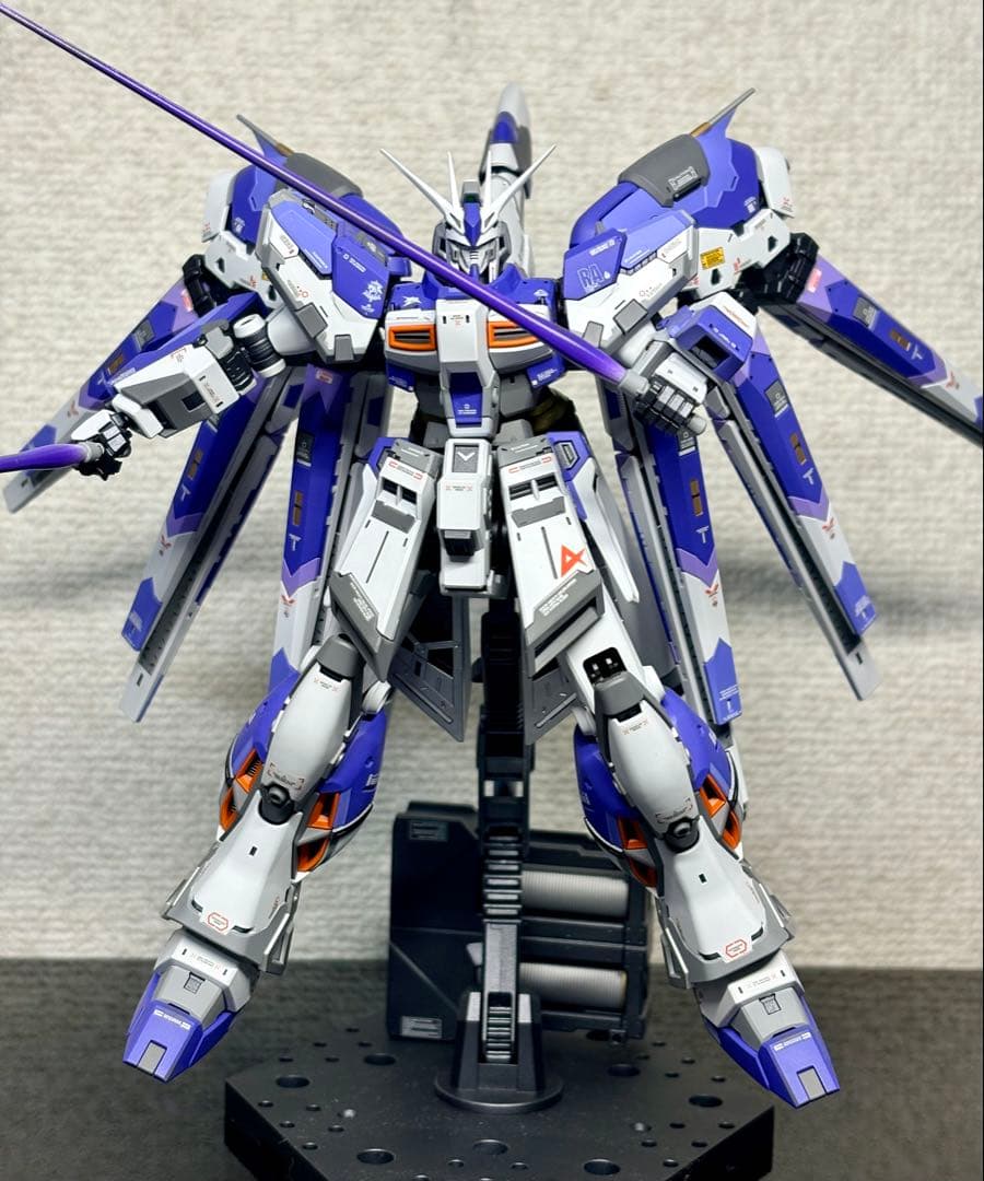 RG Hi-νガンダム＆ハイパー・メガ・バズーカ・ランチャー【塗装済みガンプラ】
