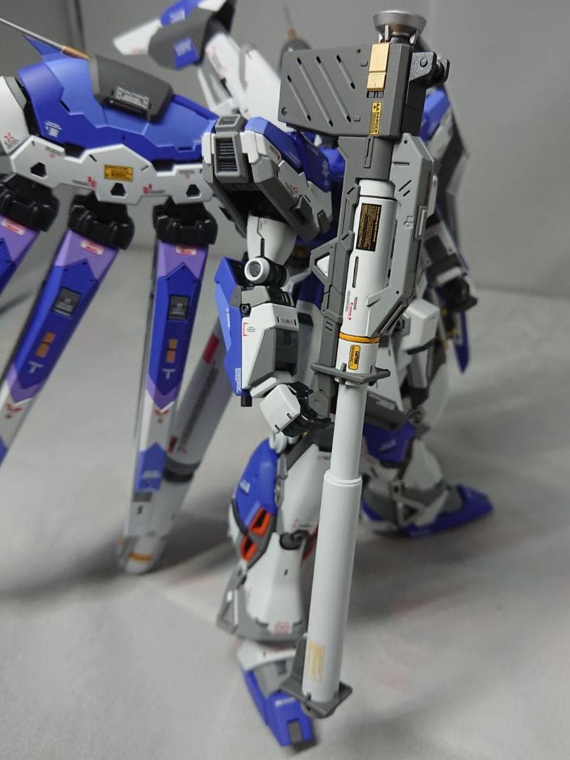 RG Hi-νガンダム＆ハイパー・メガ・バズーカ・ランチャー【塗装済みガンプラ】
