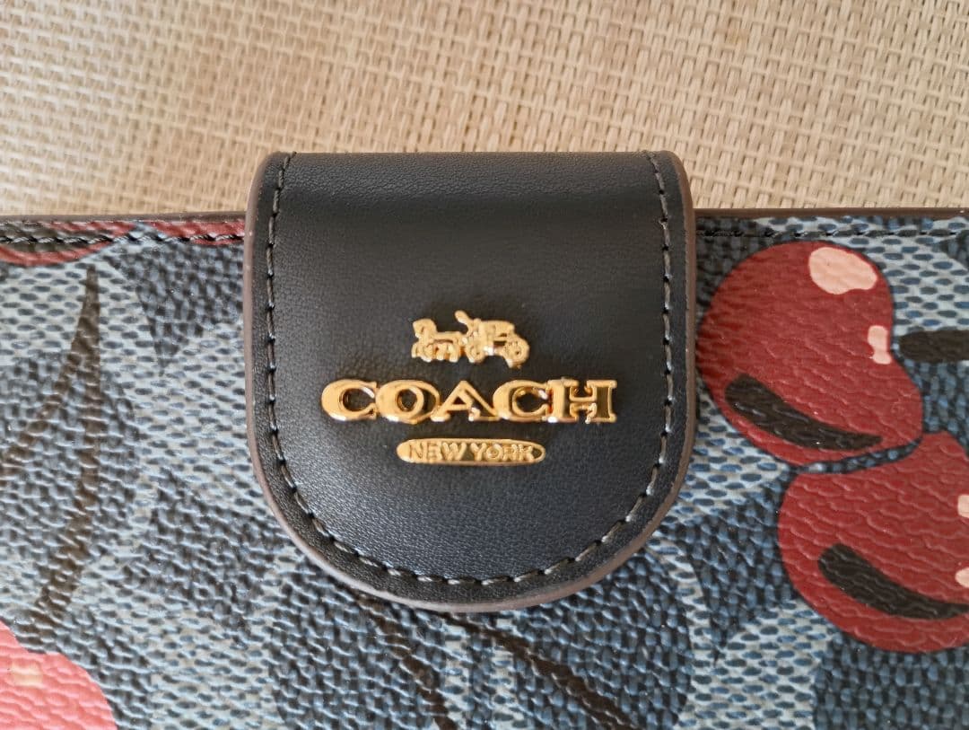 COACH チェリー柄 二つ折り財布