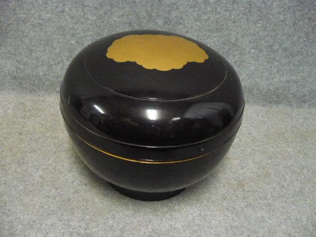 黒塗内朱塗 紋入り 飯櫃 [B31496]