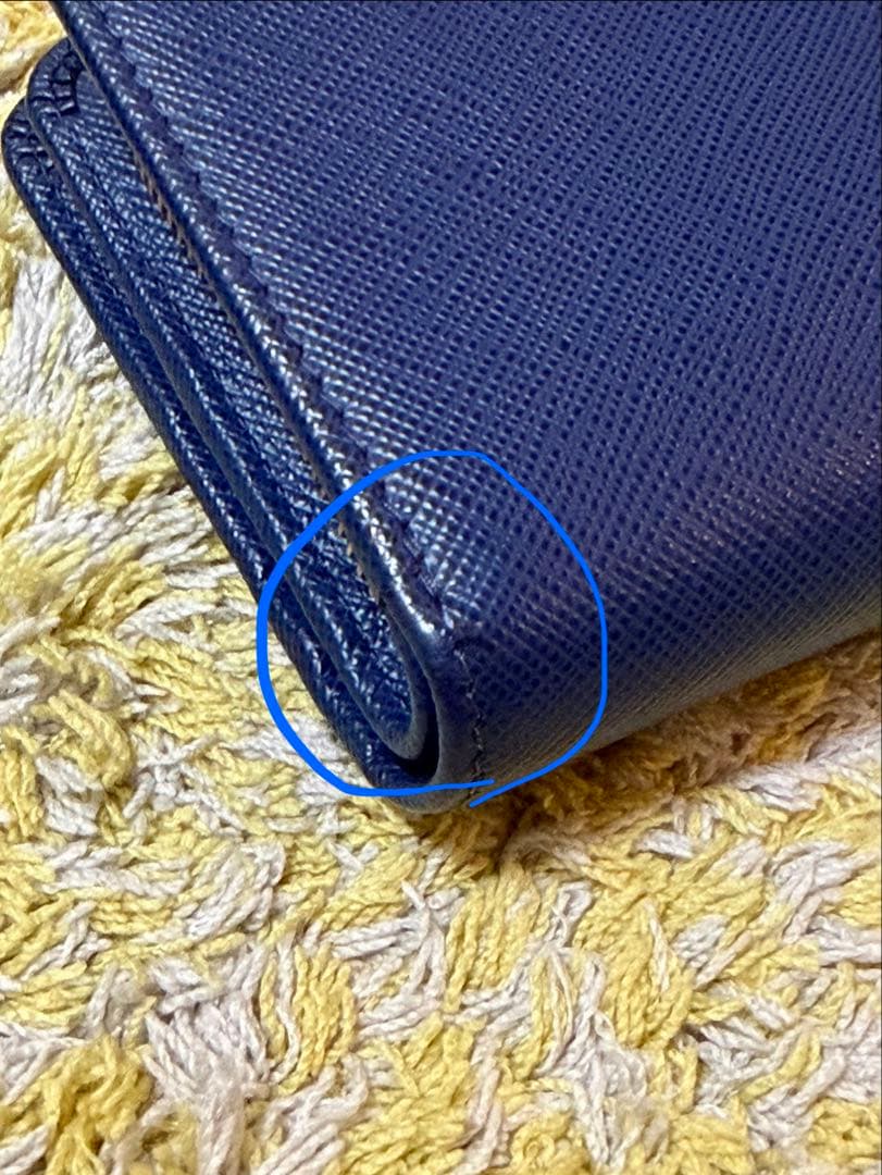 PRADA サフィアーノレザー 二つ折り財布 ブルー　美品