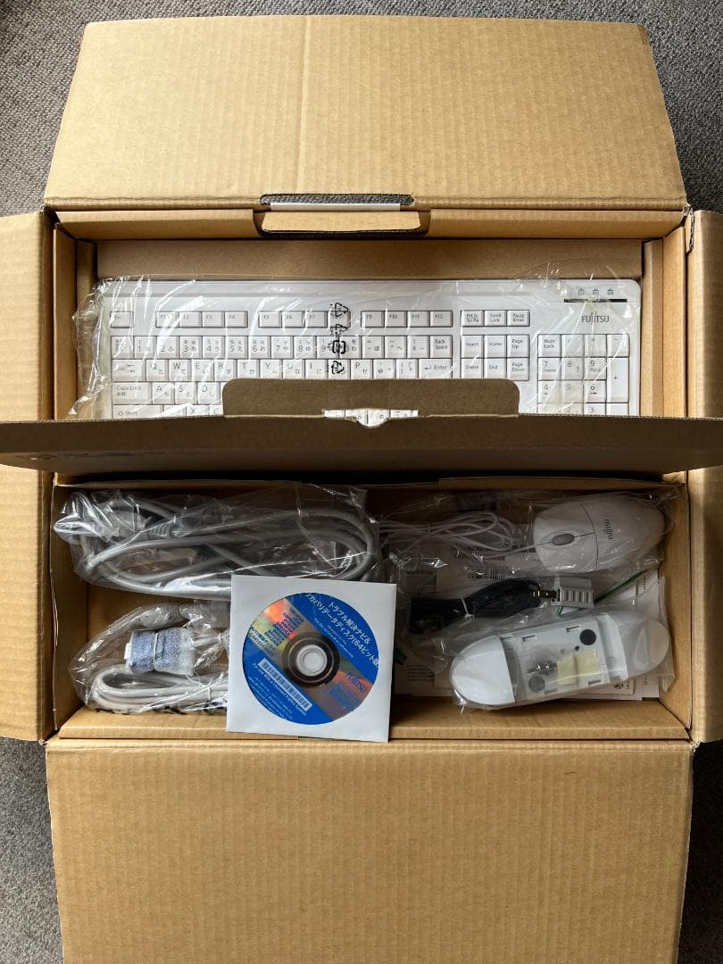 デスクトップパソコン　ESPRIMO FMV-D583/ K